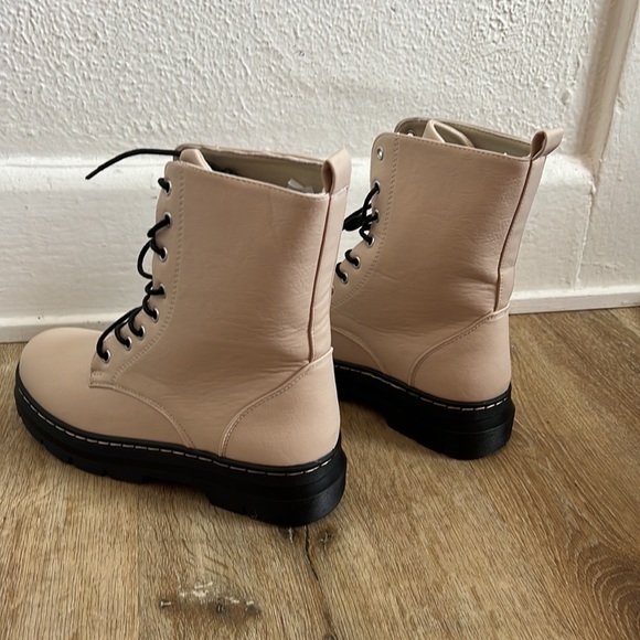 6 size. Brand New . Never Worn. Gifted to me, too small. - Picture 2 of 8